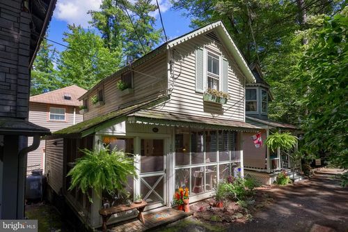 204 Weaver Ave, MOUNT GRETNA, PA, 17064-6128 | Card Image