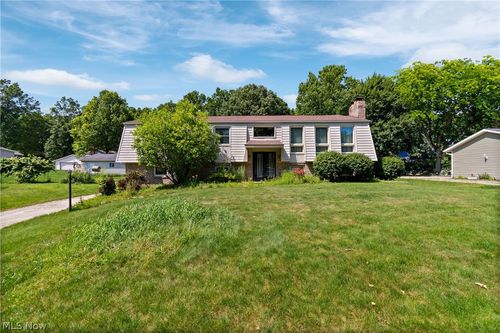 1229 Scenicrest St Nw, Uniontown, OH, 44685-7327 | Card Image