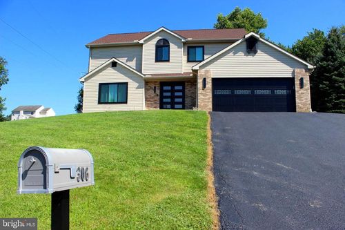 306 Mohawk Dr, Red Lion, PA, 17356-9677 | Card Image