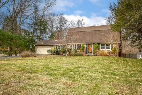 4 Raymond Dr, Wilbraham, MA, 01095-2605 | Card Image