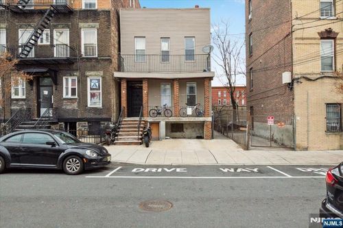 7-10 24th St, Union City, NJ, 07087-2289 | Card Image