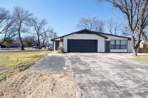 512 Nw Hillery St, Burleson, TX, 76028-3535 | Card Image