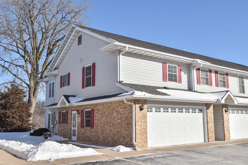 1-326 Kettle Moraine Drive, Slinger, WI, 53086 | Card Image