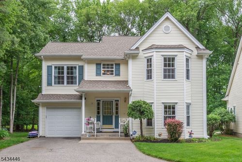 11 Burnham Dr, Pompton Plains, NJ, 07444-1163 | Card Image