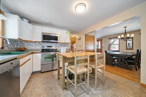 52 Windham Depot Rd, Derry, NH, 03038-4517 | Card Image