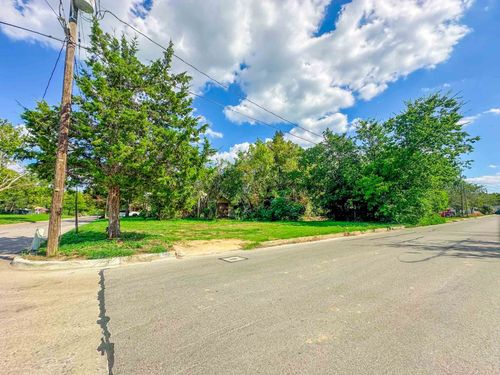 801 Bois D Arc St, Weatherford, TX, 76086-6539 | Card Image