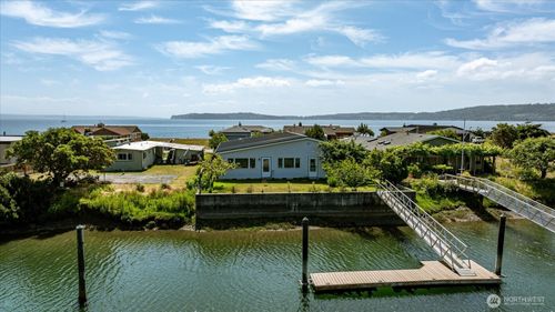2169 Mariner Beach Dr, Oak Harbor, WA, 98277-8659 | Card Image