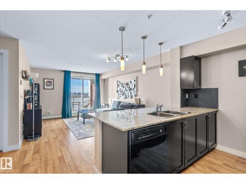920 156 St Nw, Edmonton, AB, T6R0N6 | Card Image