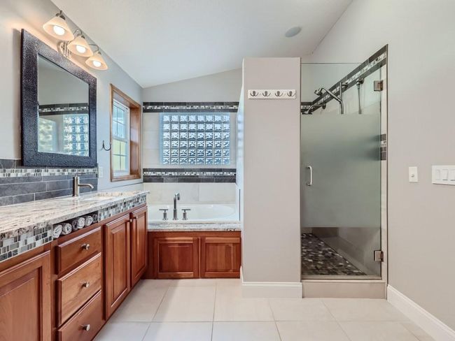 Primary Bathroom | Image 21