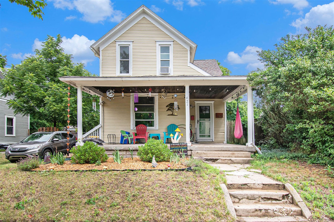 Bates St, Grand Rapids, MI 49503