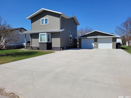 3320 3rd St Ne, Carrot River, SK, S0E0L0 | Card Image