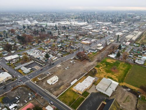 501 &amp; 525 E Wine Country Rd, Grandview, WA, 98930 | Card Image