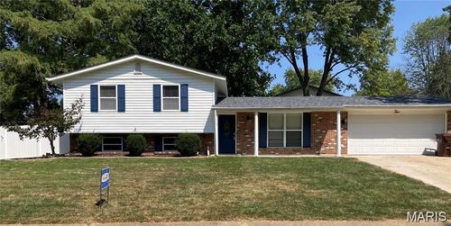 2 W Meadow Dr, Saint Peters, MO, 63376-2133 | Card Image