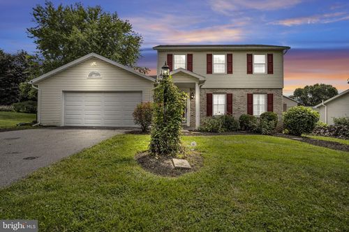 18 Douglas Ct, CARLISLE, PA, 17013-1714 | Card Image
