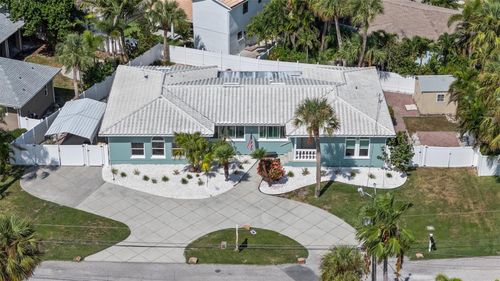 976 Narcissus Ave, CLEARWATER BEACH, FL, 33767-1046 | Card Image