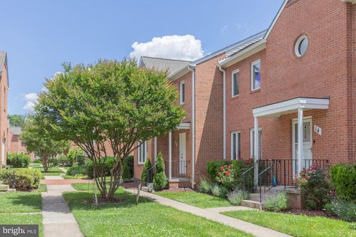 16 Rockcrest Cir, ROCKVILLE, MD, 20851-1652 | Card Image