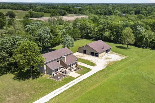 805 E 319th St, Drexel, MO, 64742-9210 | Card Image