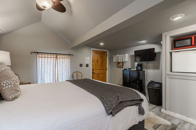 514 W Austin St, Home with 2 bedrooms, 2 bathrooms and null parking in Fredericksburg TX | Image 15