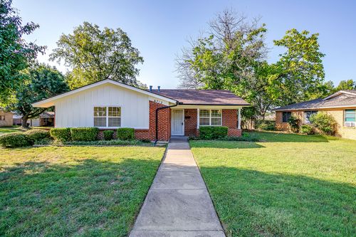 6712 Yosemite Dr, Fort Worth, TX, 76112-5239 | Card Image
