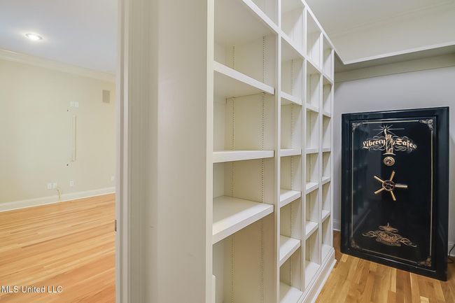 Closet w/ built-ins, safe | Image 29