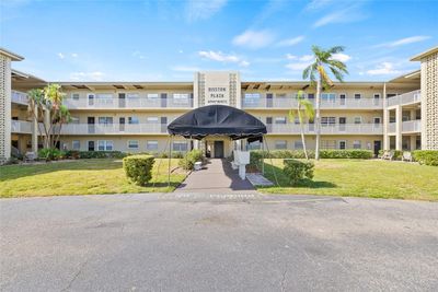 214 - 1000 49th Street N, Condo with 2 bedrooms, 2 bathrooms and null parking in St Petersburg FL | Image 1