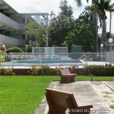 102 - 1450 Ne 170th St, Condo with 2 bedrooms, 1 bathrooms and null parking in North Miami Beach FL | Image 3