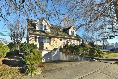 300 Pennsylvania Ave, Mineola, NY, 11501-1836 | Card Image