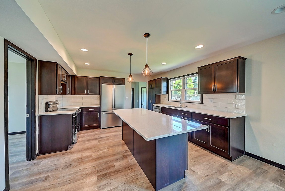 1st Ave, Marion, IA 52302