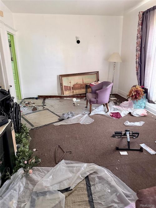 2160 Holcomb St, Detroit, MI, 48214-1919 | Card Image