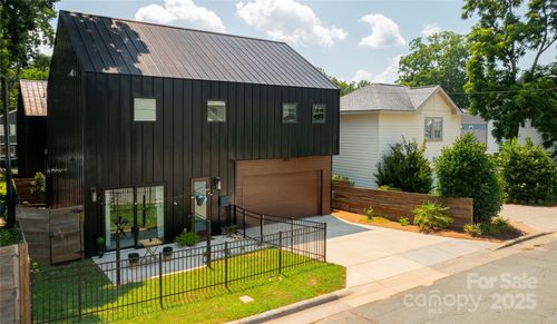 2107 W Trade St, Charlotte, NC, 28216-5210 | Card Image