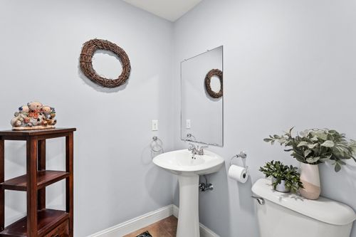 10 Pacific Dr, Dover, NH, 03820-5822 | Card Image