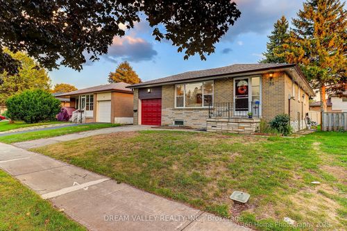 35 Waldock St, Scarborough, ON, M1E2E7 | Card Image