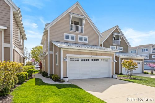 9-920 W Savidge St, Spring Lake, MI, 49456-1631 | Card Image