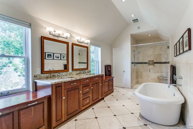 140 Luther Dr, House other with 4 bedrooms, 5 bathrooms and null parking in Olmos Park TX | Image 25