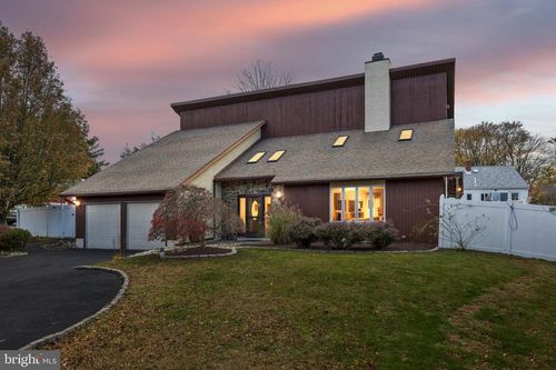 1305 Roberts Ave, FEASTERVILLE TREVOSE, PA, 19053-4122 | Card Image