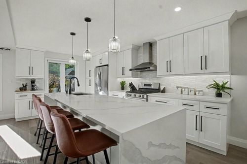 166 Westvale Dr, Waterloo, ON, N2T1C2 | Card Image