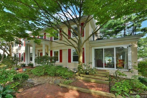 8 Magnolia Dr, Great Neck, NY, 11021-1921 | Card Image