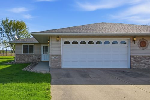 1709 Hiawatha Dr E, Wabasha, MN, 55981-1070 | Card Image