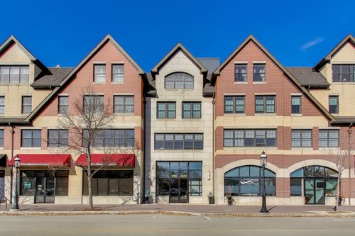 2c-10 E Burlington St, Riverside, IL, 60546-2620 | Card Image