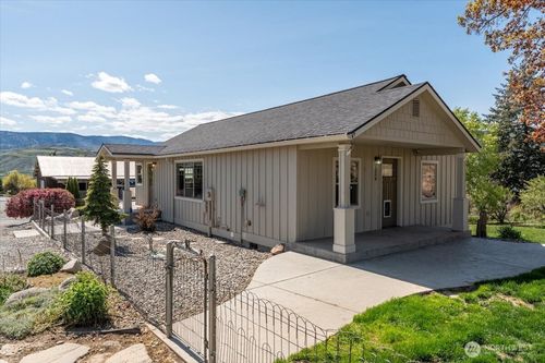 2250 8th St Se, East Wenatchee, WA, 98802-9119 | Card Image