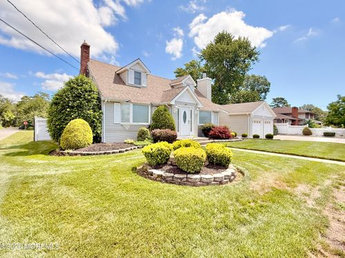 27 3rd Ave, Toms River, NJ, 08757-5011 | Card Image