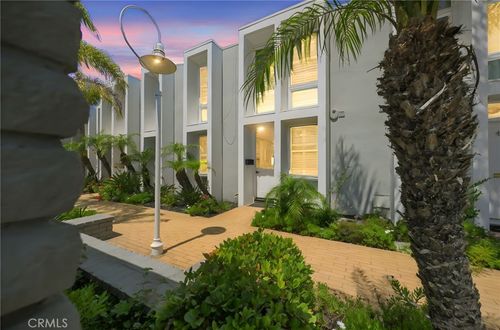 4001 Aladdin Dr, Huntington Beach, CA, 92649-4261 | Card Image