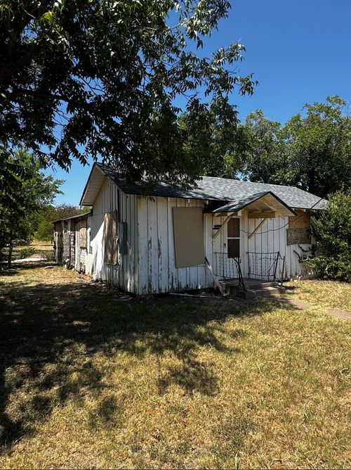809 N Avenue F, Olney, TX, 76374-1131 | Card Image