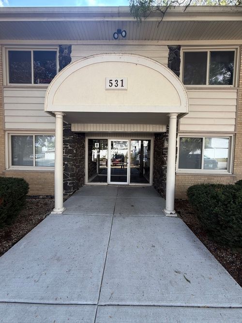 apt-9-531 Carlysle Dr, Clarendon Hills, IL, 60514-1654 | Card Image