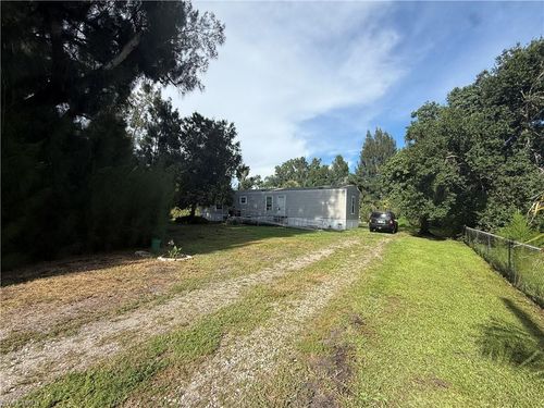 2860 Winona Dr, NORTH FORT MYERS, FL, 33917 | Card Image