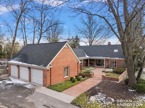 3150 Manhattan Ln Se, East Grand Rapids, MI, 49506-2015 | Card Image