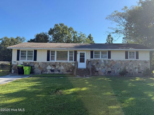 712 W Pineland Dr, Swansboro, NC, 28584-9646 | Card Image
