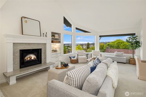 405-2616 4th Ave N, Seattle, WA, 98109-1941 | Card Image