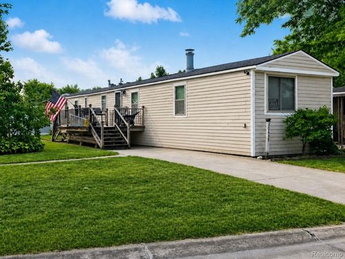 20648 Seneca Dr, Clinton Twp, MI, 48036-2348 | Card Image