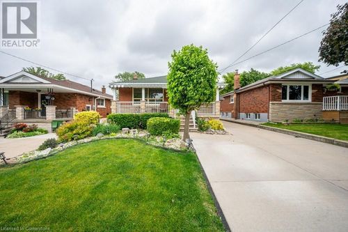 327 E 42nd St, Hamilton, ON, L8T3A6 | Card Image